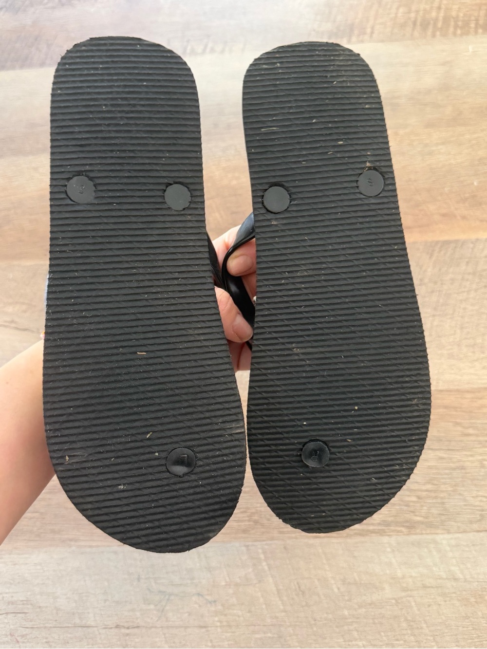University of Michigan Wolverines Black Flip Flops Sandals | Size 7 - Picture 2 of 3